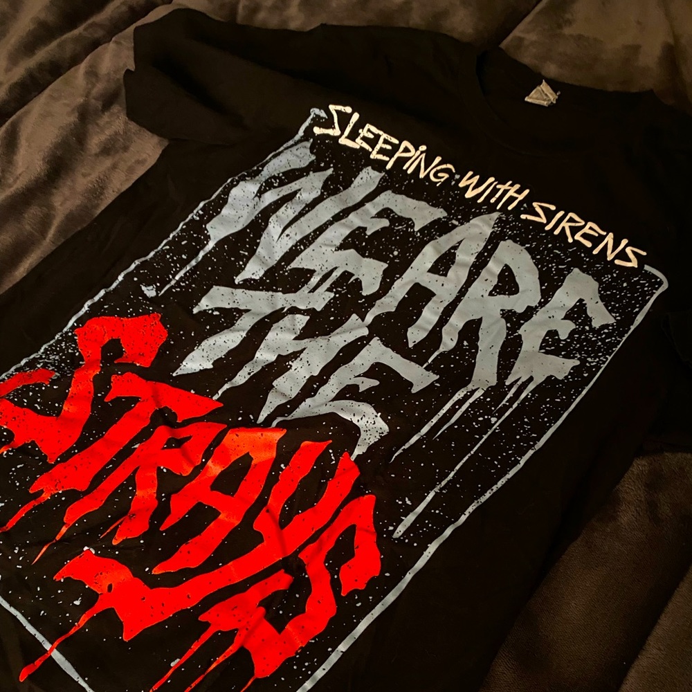 Sleeping With Sirens The Strays tee